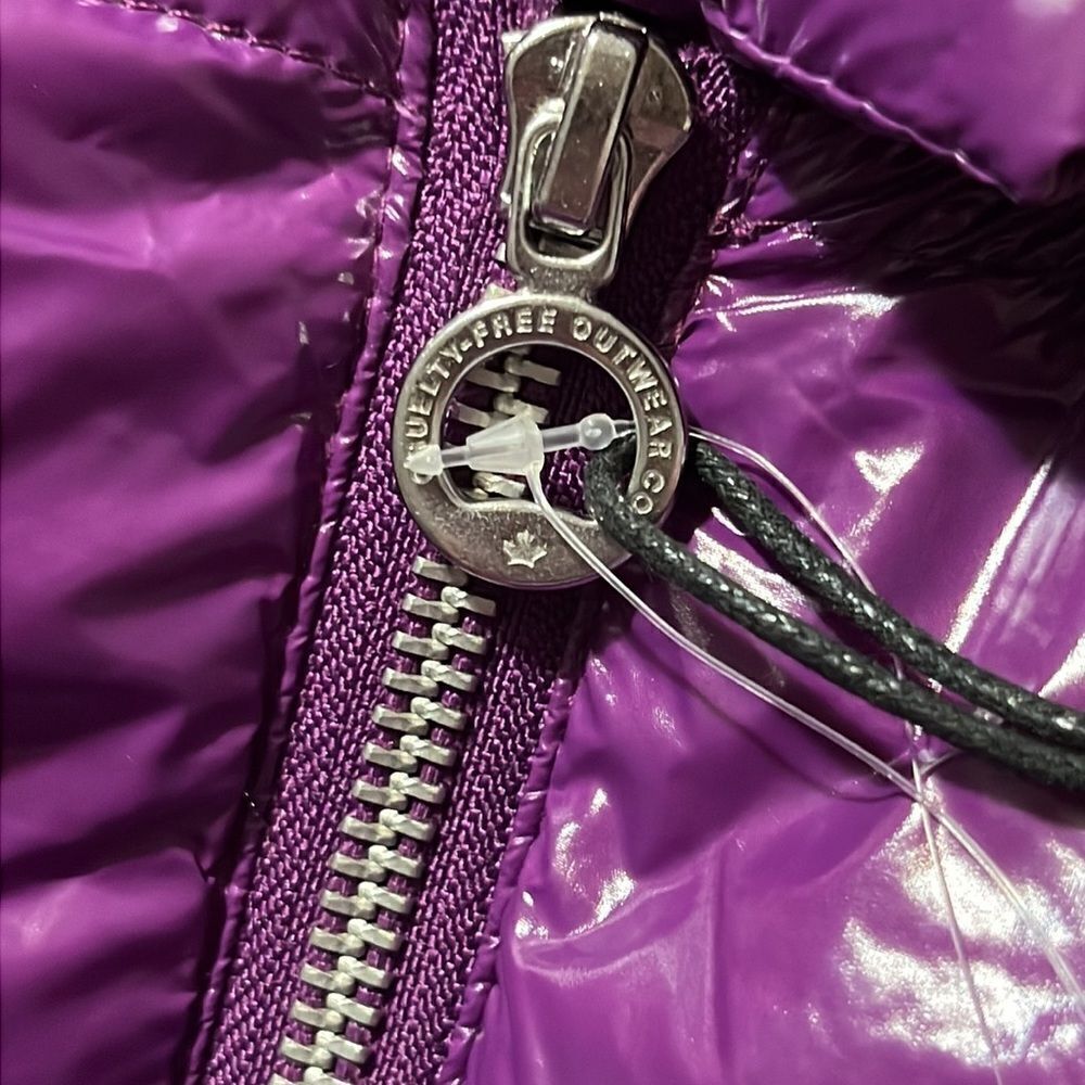 NOIZE Goldie Short Puffer Jacket in Grape - Picture 6 of 16